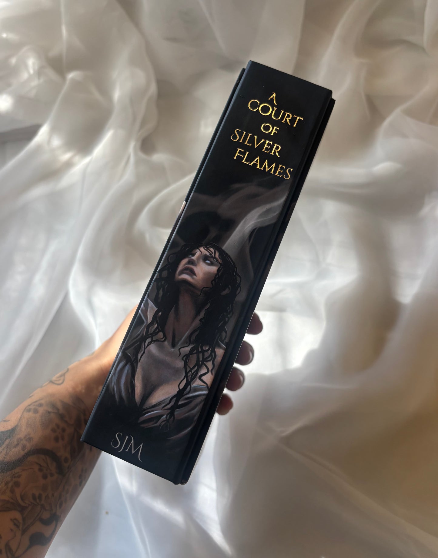 A Court of Silver Flames "Lady Death" Edition // Art By Daphne Noel