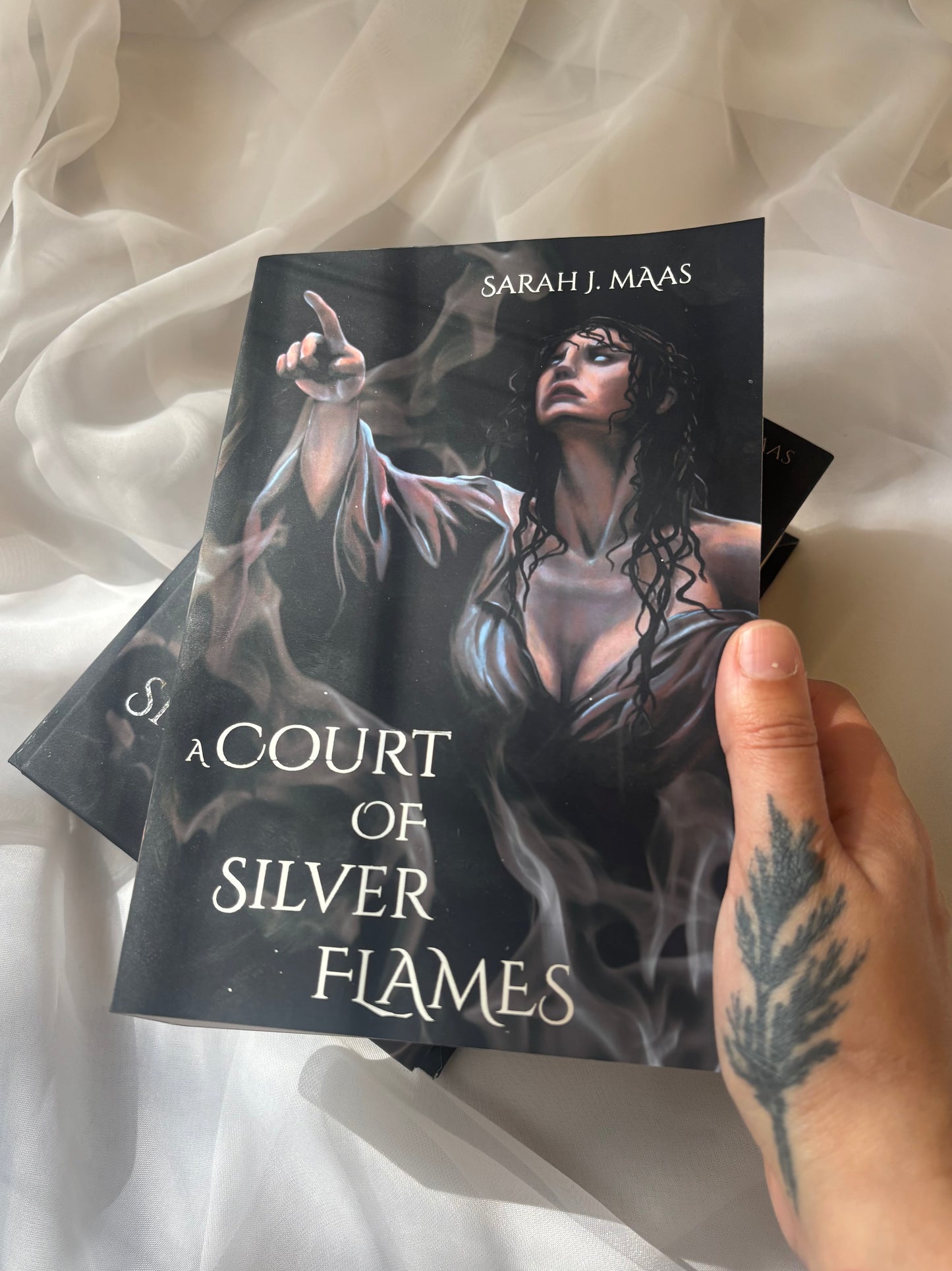 A Court of Silver Flames "Lady Death" Edition // Art By Daphne Noel