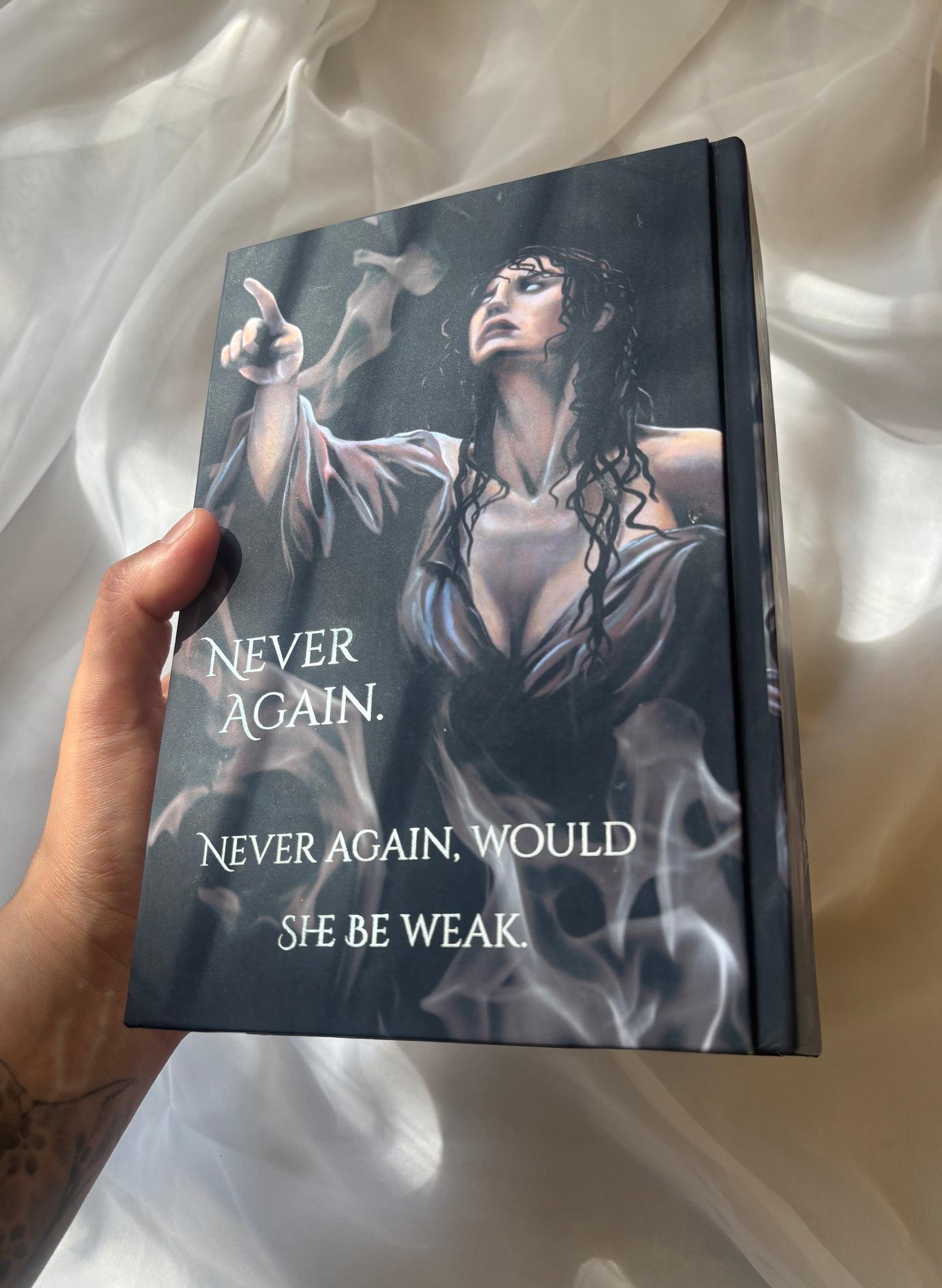 A Court of Silver Flames "Lady Death" Edition // Art By Daphne Noel